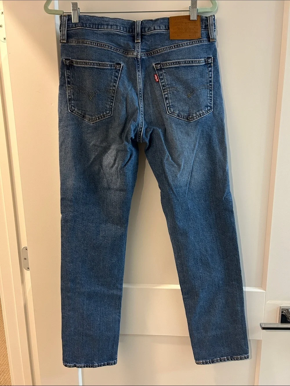 Levis straight leg